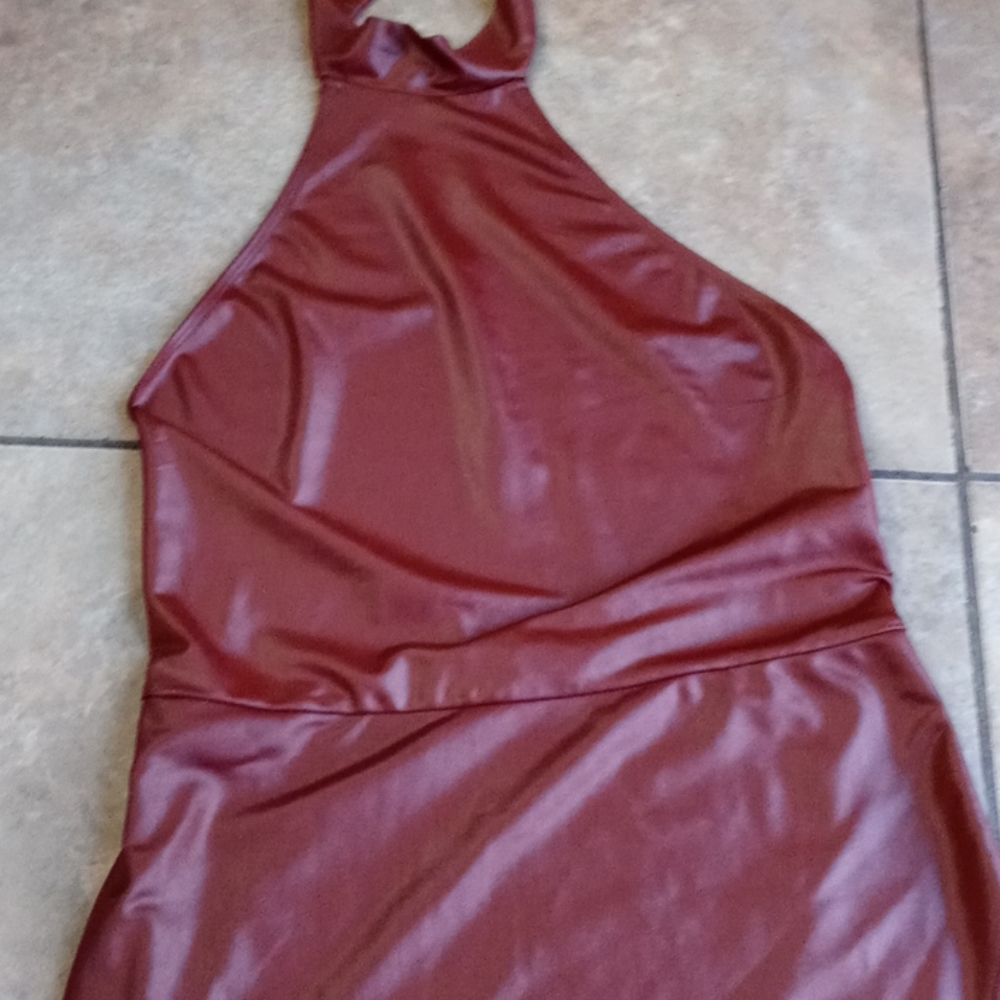 Dresses - Picture 2 of 4